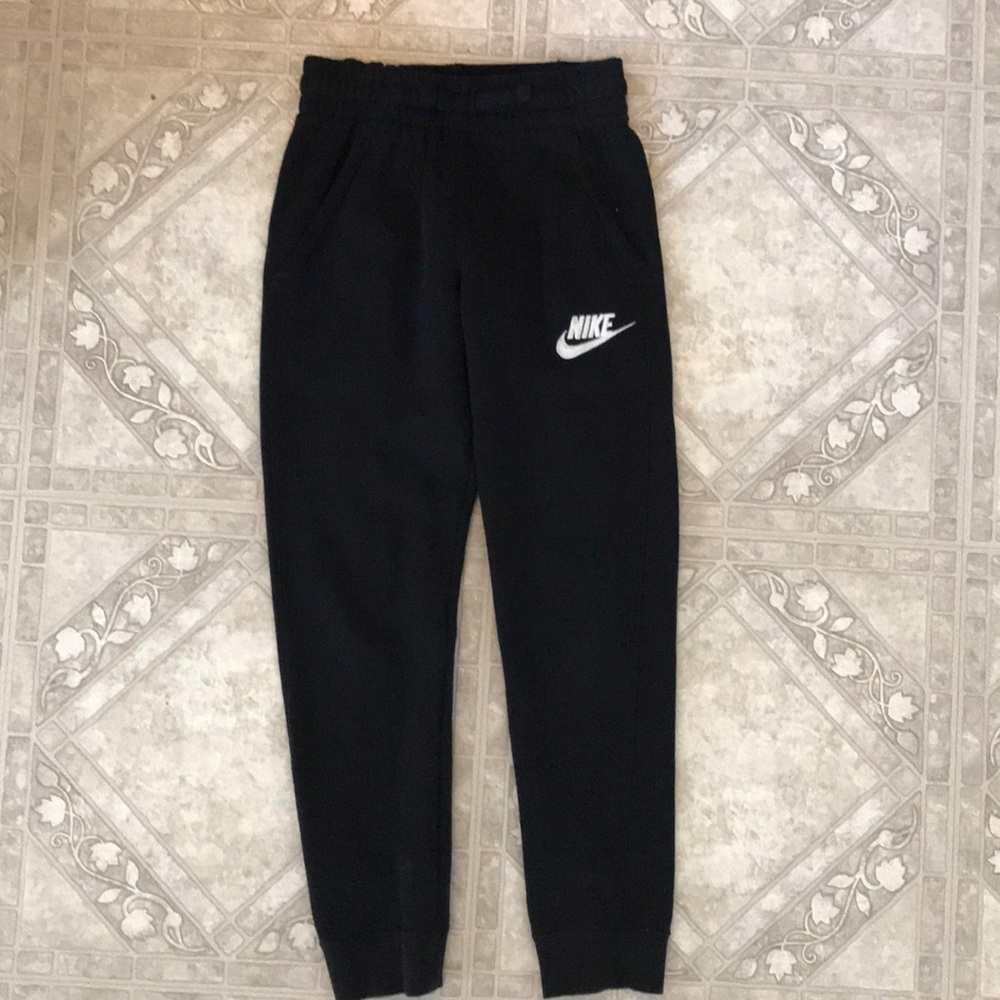 Boys Nike sweat pants joggers.  Size small black